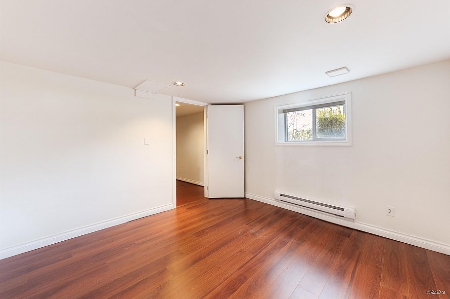 2146 W 33rd Avenue Vancouver, BC - 27