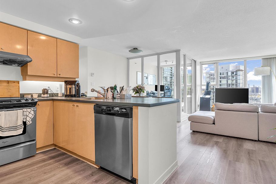 2206 1009 Expo Boulevard Vancouver, BC - 9