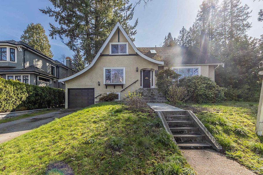 2146 W 33rd Avenue Vancouver, BC - 1