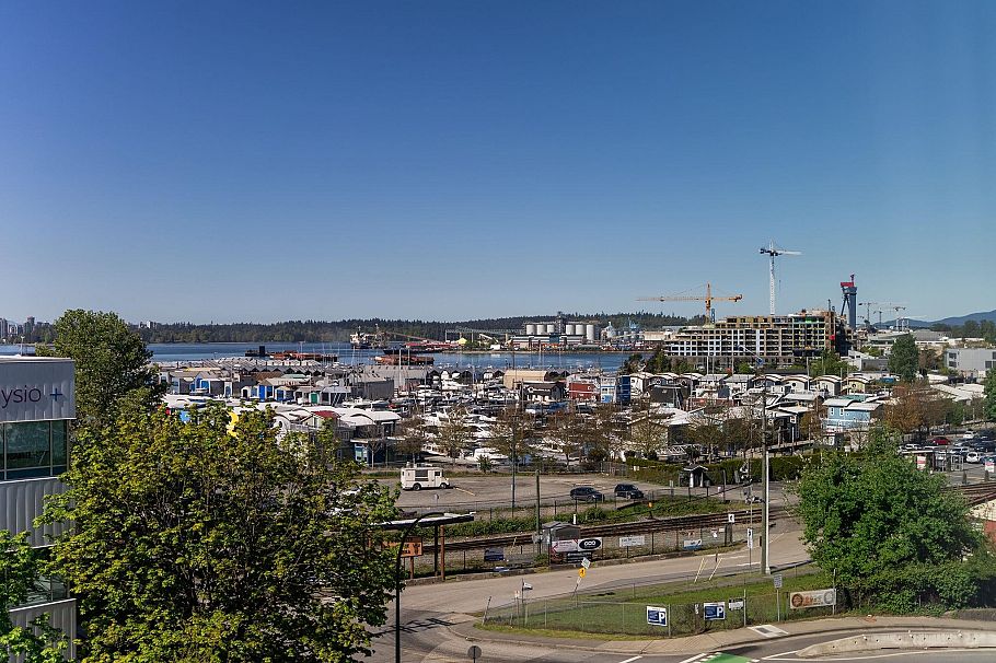 306 277 W 1st Street North Vancouver, BC - 32