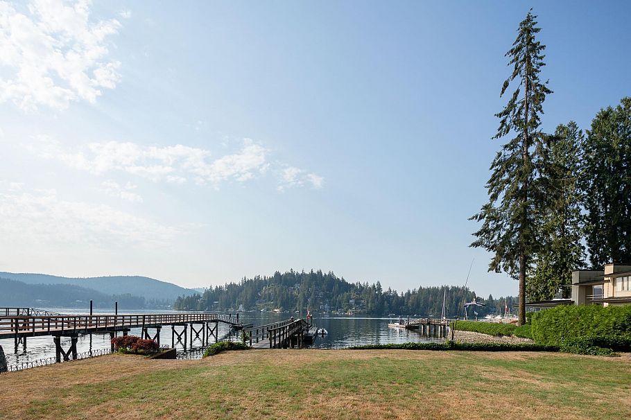 2802 Panorama Drive North Vancouver, BC - 35