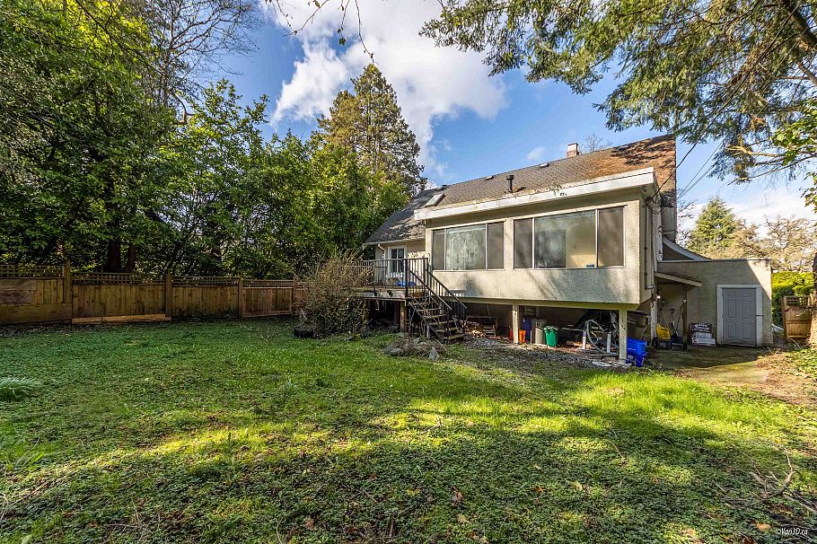 2146 W 33rd Avenue Vancouver, BC - 33