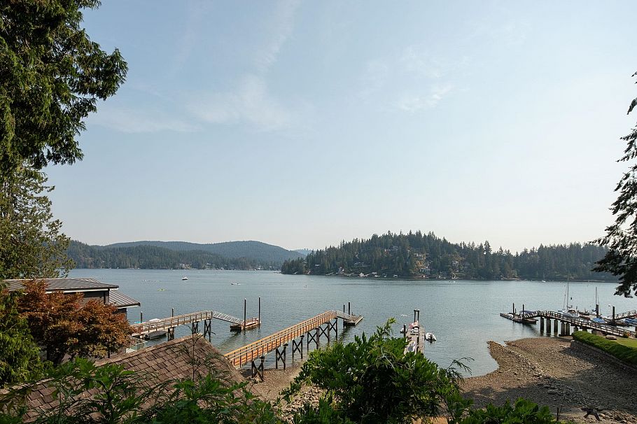 2802 Panorama Drive North Vancouver, BC - 2