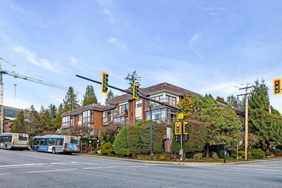 301 2710 Lonsdale Avenue North Vancouver, BC - 24