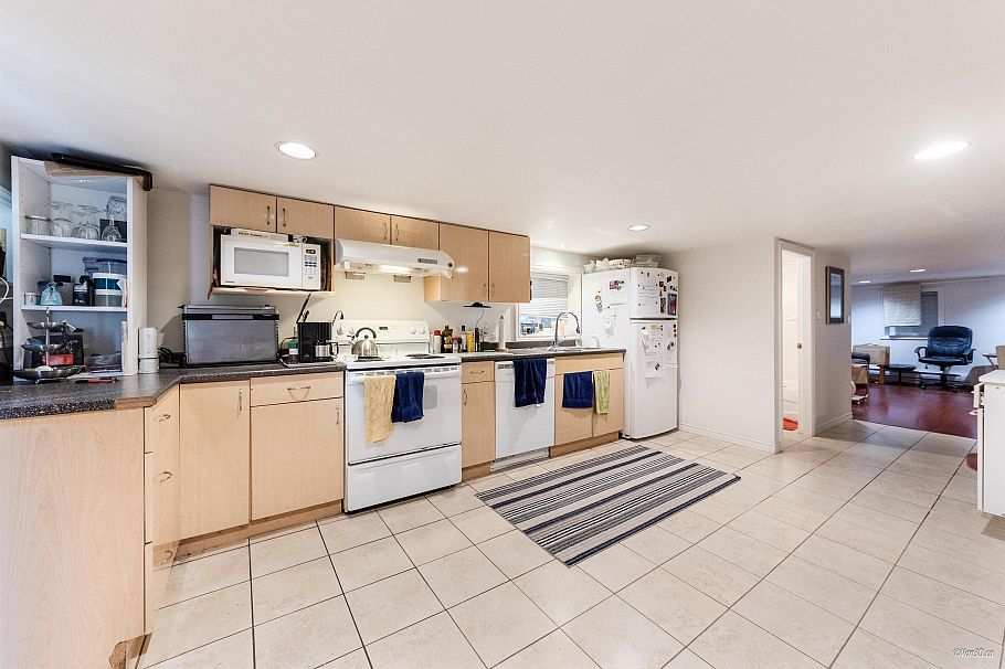 2146 W 33rd Avenue Vancouver, BC - 28