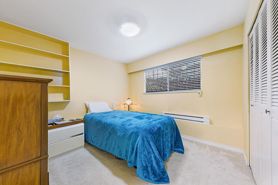 137 W Woodstock Avenue Vancouver, BC - 2