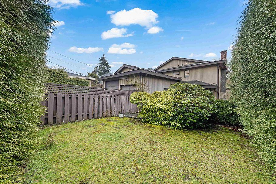 137 W Woodstock Avenue Vancouver, BC - 40