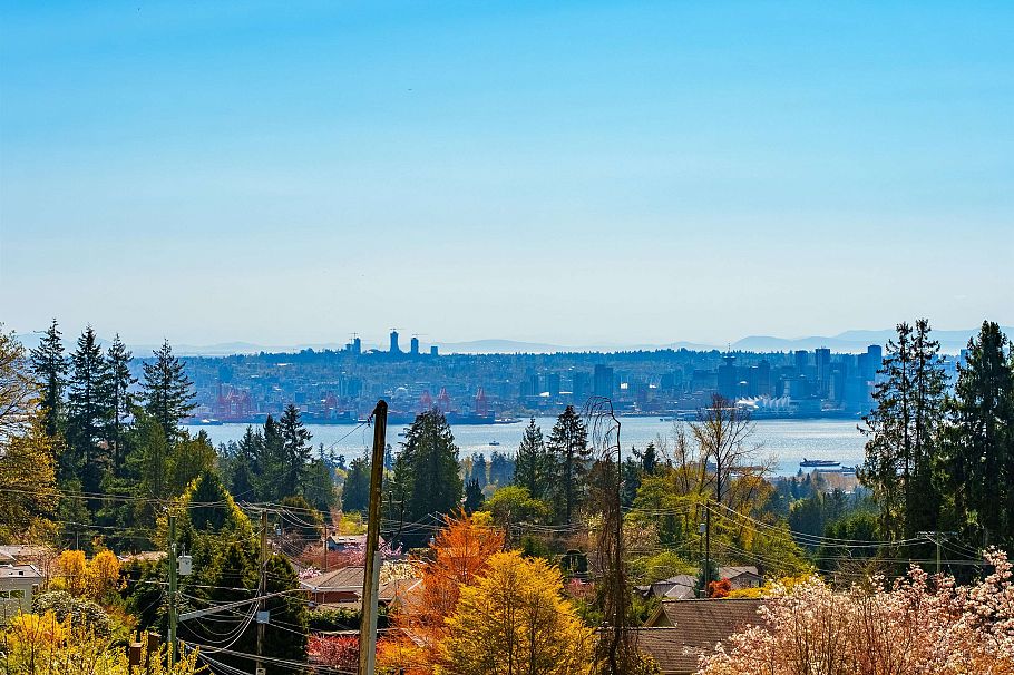 4066 Norwood Avenue North Vancouver, BC - 27