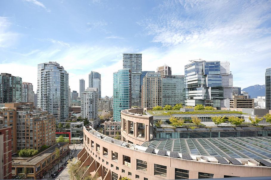 2208 788 Hamilton Street Vancouver, BC - 1