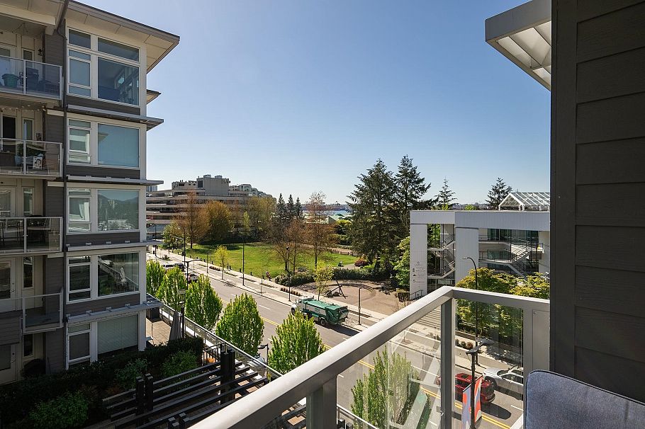 306 277 W 1st Street North Vancouver, BC - 4
