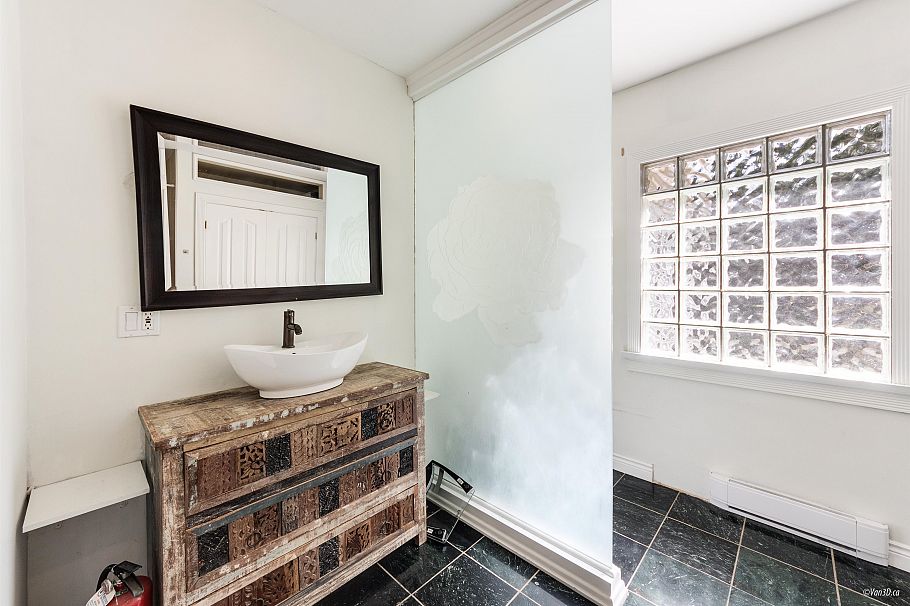 2146 W 33rd Avenue Vancouver, BC - 15