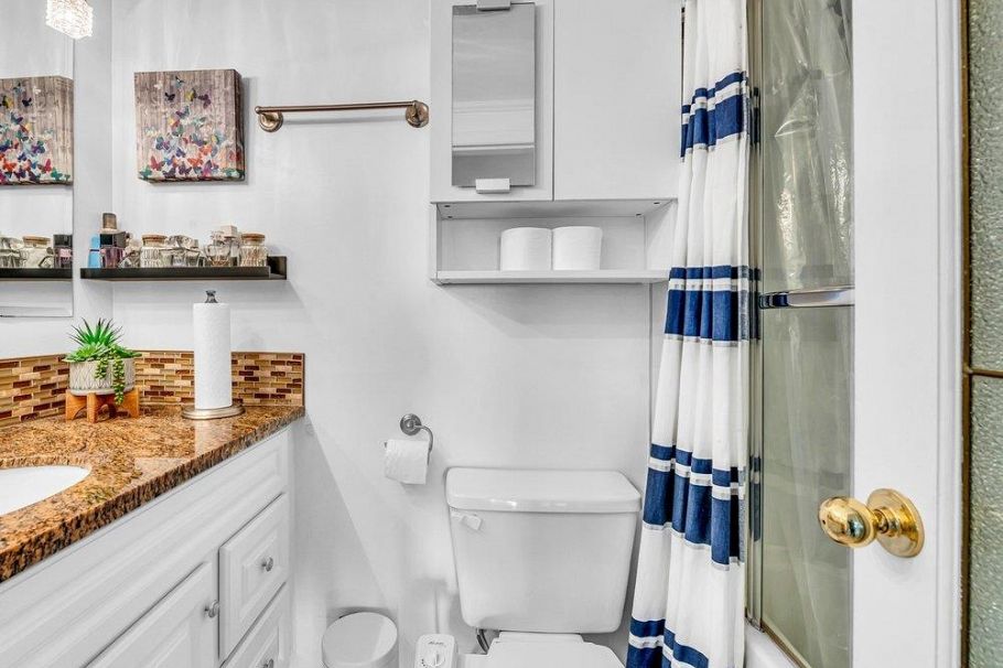 301 2710 Lonsdale Avenue North Vancouver, BC - 15