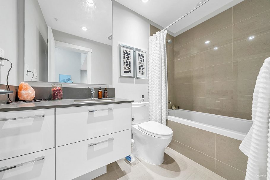 506 5687 Gray Avenue Vancouver, BC - 5