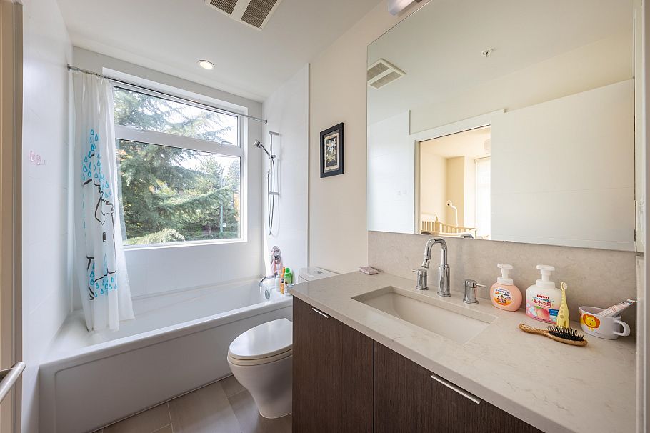 979 W 46th Avenue Vancouver, BC - 24