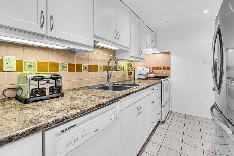 301 2710 Lonsdale Avenue North Vancouver, BC - 5