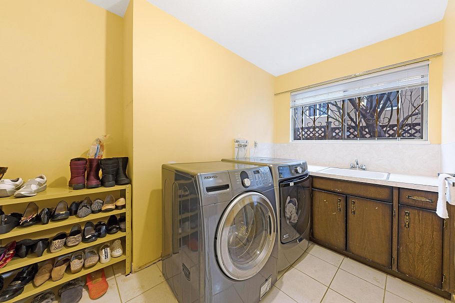 137 W Woodstock Avenue Vancouver, BC - 9