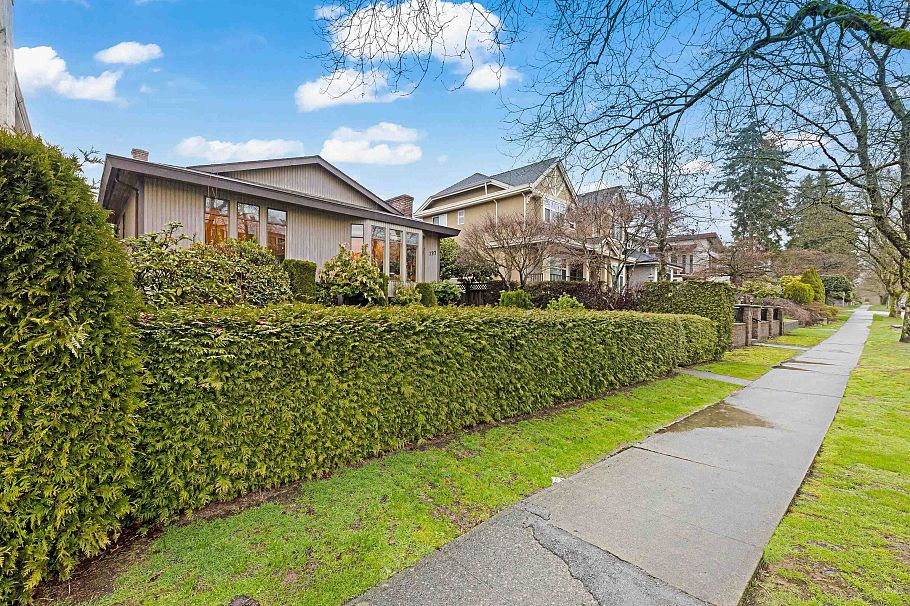 137 W Woodstock Avenue Vancouver, BC - 36