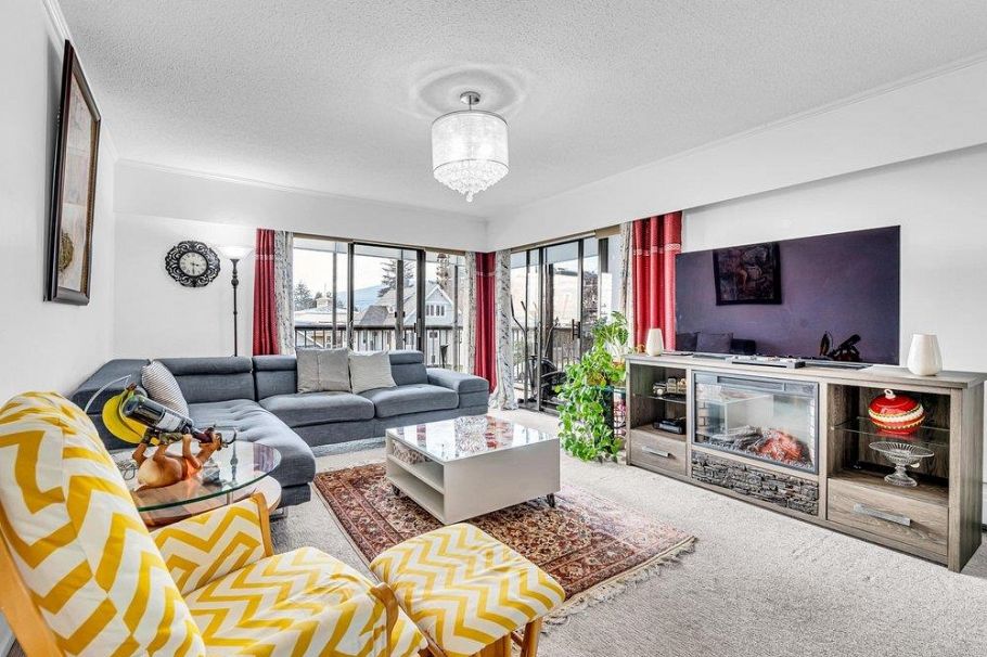 301 2710 Lonsdale Avenue North Vancouver, BC - 2