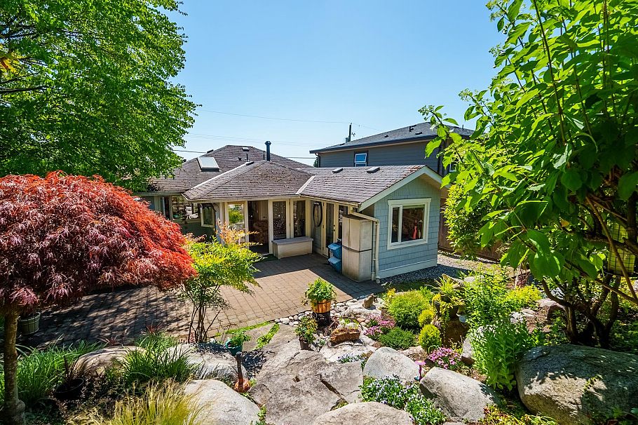 628 E 7th Street North Vancouver, BC - 7
