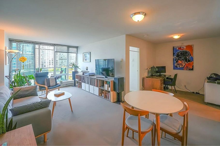 2208 788 Hamilton Street Vancouver, BC - 2