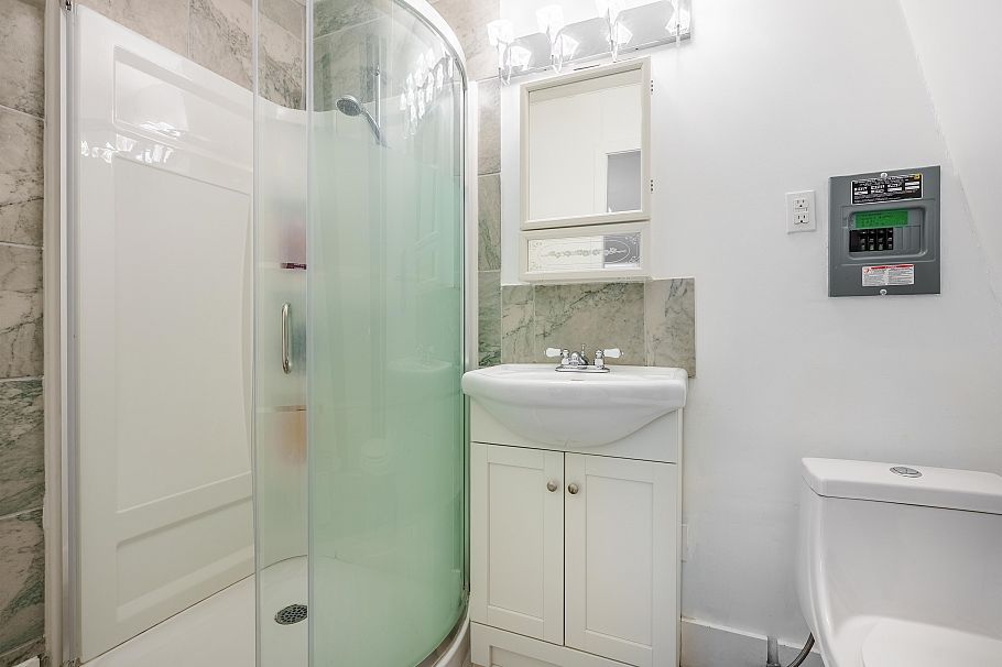 4066 Norwood Avenue North Vancouver, BC - 18