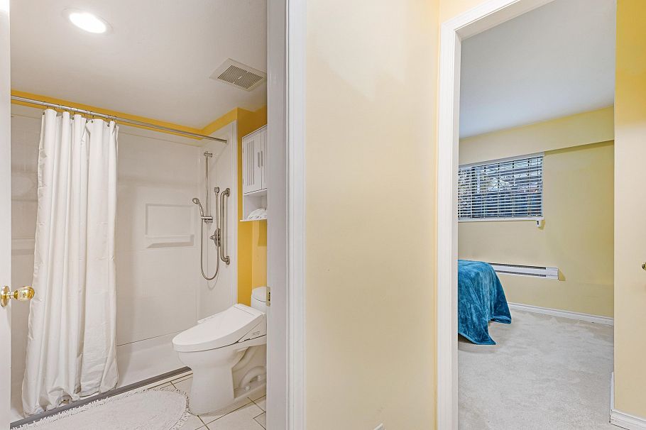 137 W Woodstock Avenue Vancouver, BC - 3