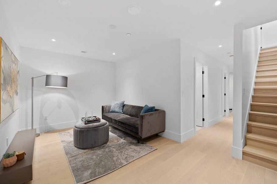 2505 W 37th Avenue Vancouver, BC - 24