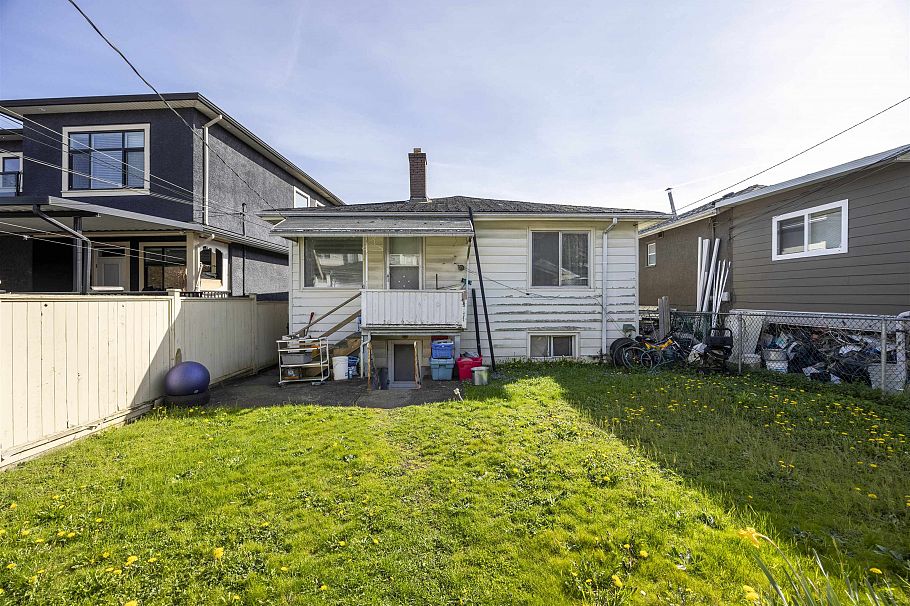 389 E 63rd Avenue Vancouver, BC - 20