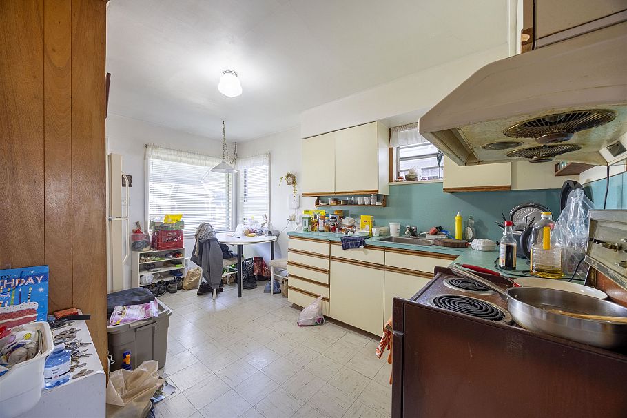 389 E 63rd Avenue Vancouver, BC - 6