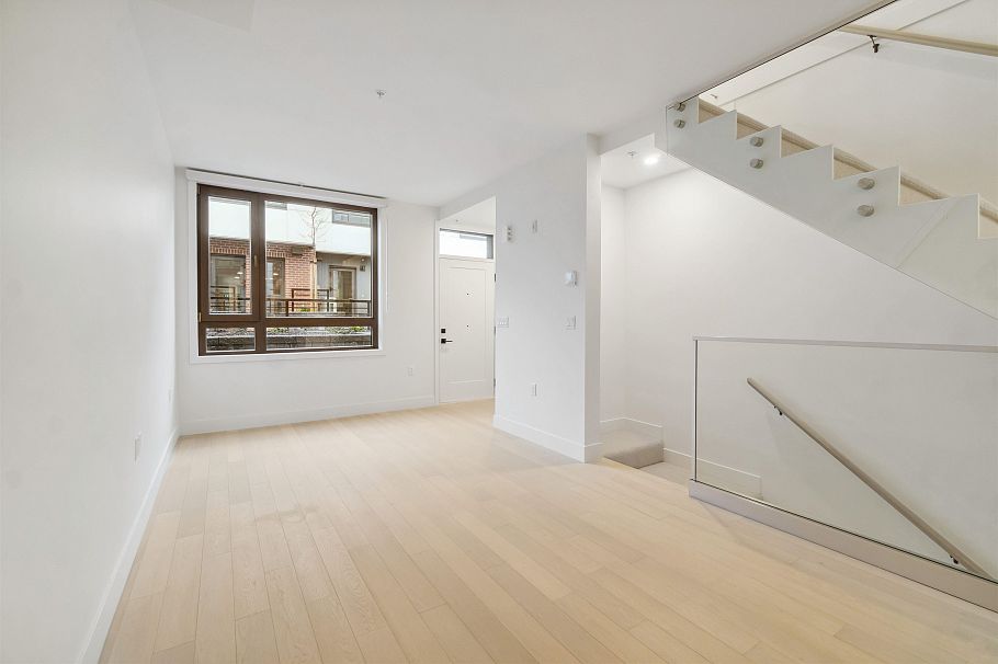 6330 Oak Street Vancouver, BC - 3