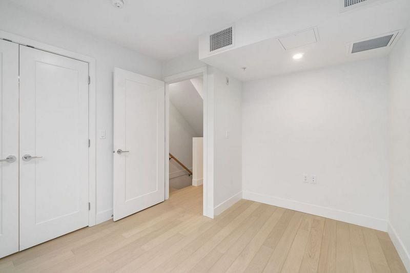 6330 Oak Street Vancouver, BC - 9