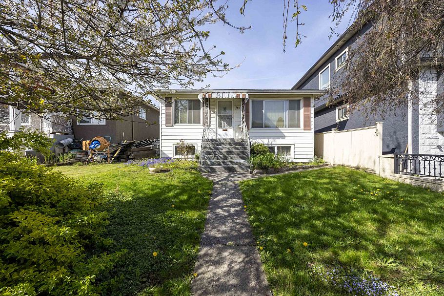 389 E 63rd Avenue Vancouver, BC - 1