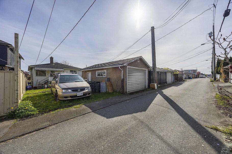 389 E 63rd Avenue Vancouver, BC - 22