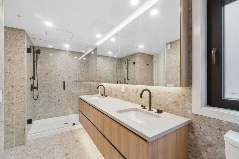 6330 Oak Street Vancouver, BC - 11