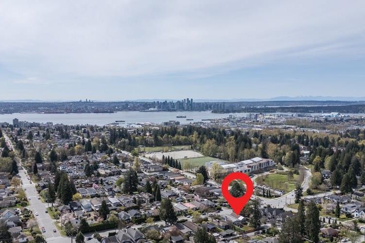 344 W 23rd Street North Vancouver, BC - 37