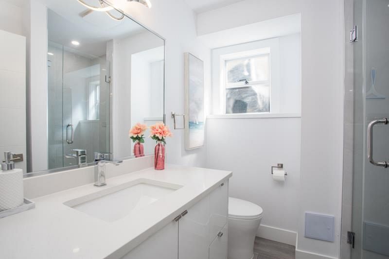 344 W 23rd Street North Vancouver, BC - 26