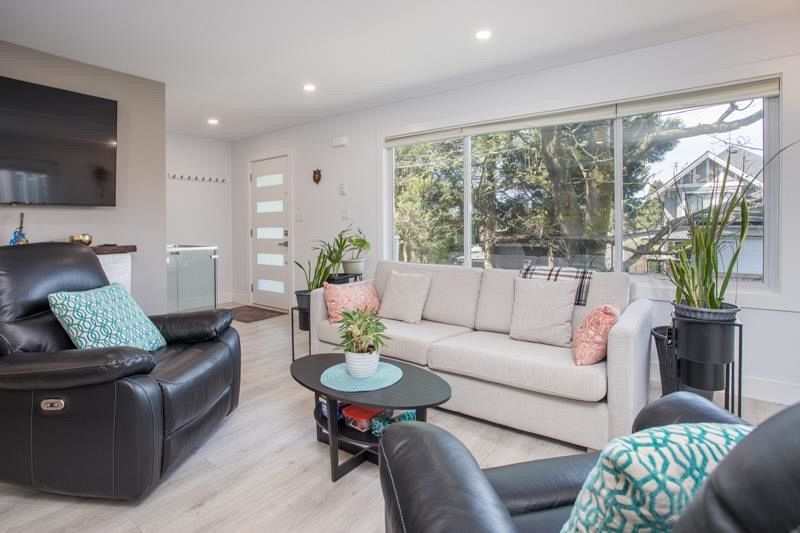 344 W 23rd Street North Vancouver, BC - 12