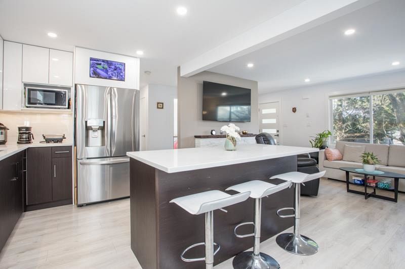 344 W 23rd Street North Vancouver, BC - 3