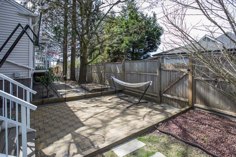344 W 23rd Street North Vancouver, BC - 33