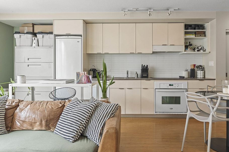 308 168 Powell Street Vancouver, BC - 1