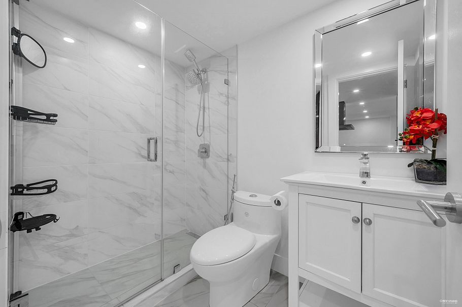 1502 2016 Fullerton Avenue North Vancouver, BC - 8