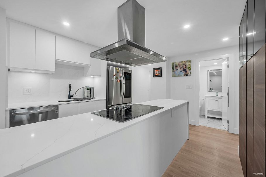 1502 2016 Fullerton Avenue North Vancouver, BC - 16