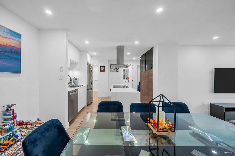 1502 2016 Fullerton Avenue North Vancouver, BC - 12