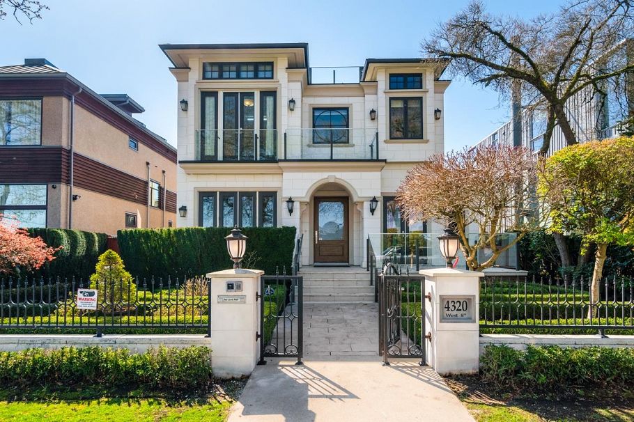 4320 W 8th Avenue Vancouver, BC - 1