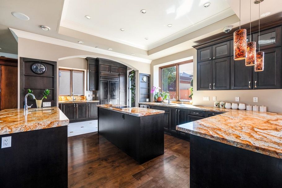 4320 W 8th Avenue Vancouver, BC - 5