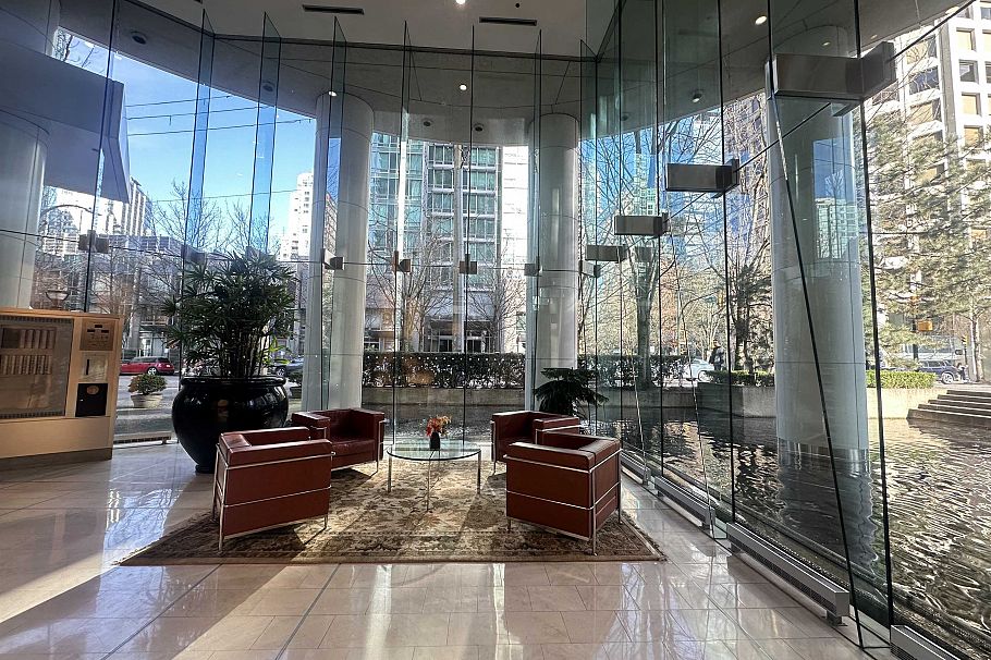 1106 1200 Alberni Street Vancouver, BC - 4