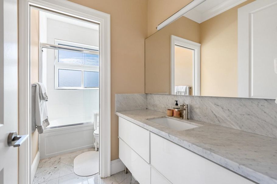 4320 W 8th Avenue Vancouver, BC - 16