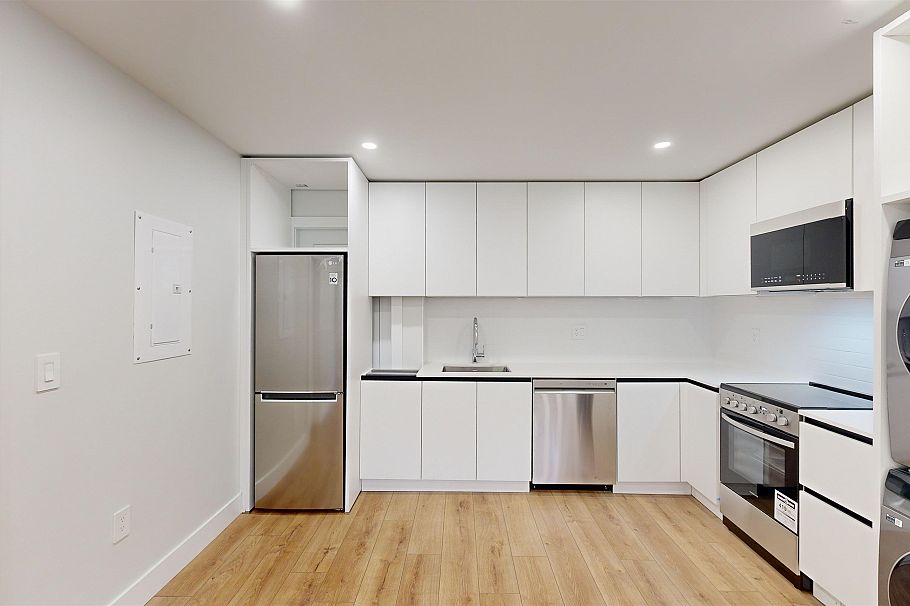 916 Montroyal Boulevard North Vancouver, BC - 23