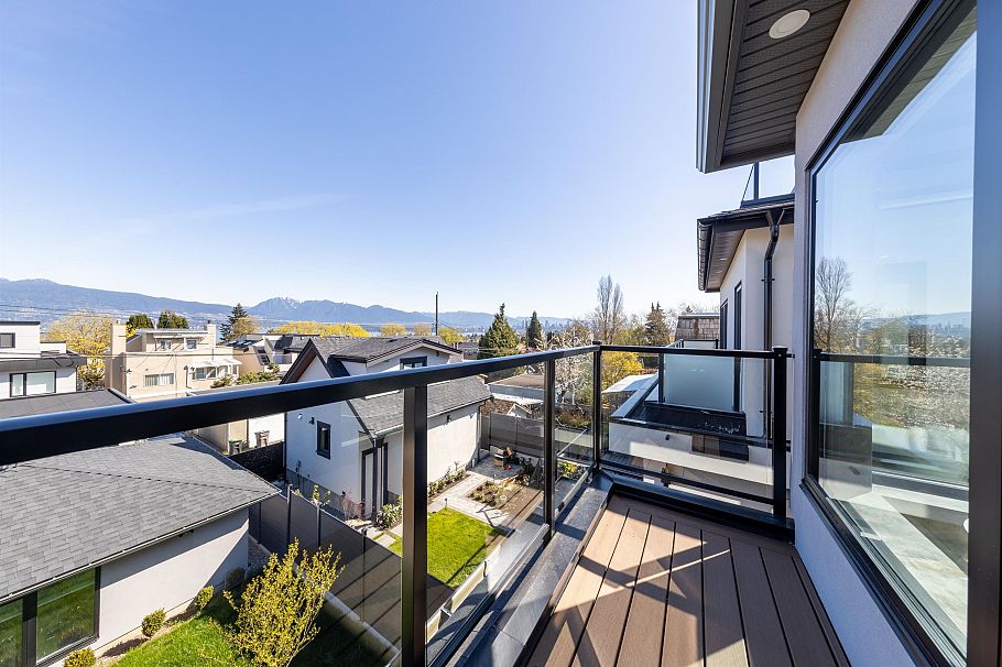 4039 W 11th Avenue Vancouver, BC - 23
