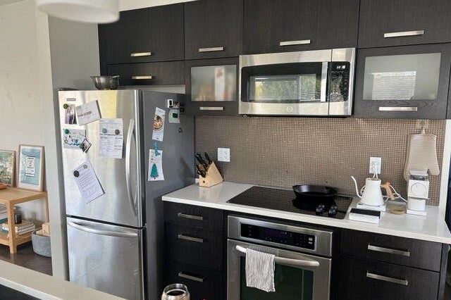 205 3333 Main Street Vancouver, BC - 9